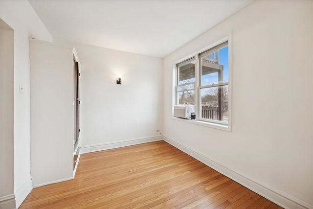 7348 Lake Street 2E, River Forest, IL 60305