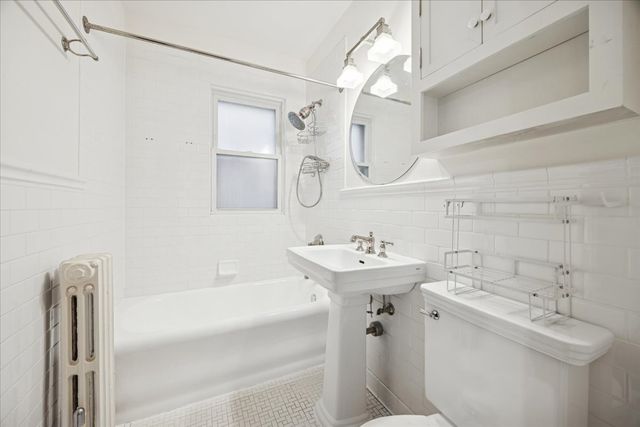 7348 Lake Street 2E, River Forest, IL 60305