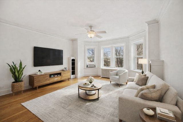 7348 Lake Street 2E, River Forest, IL 60305