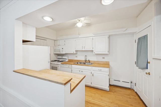 7348 Lake Street 2E, River Forest, IL 60305