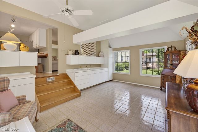 1664 Tinkers View Drive, Twinsburg, OH 44087