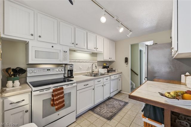 1664 Tinkers View Drive, Twinsburg, OH 44087