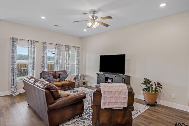 1888 Meadowview, Canton, TX 75103