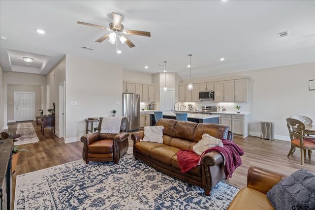 1888 Meadowview, Canton, TX 75103