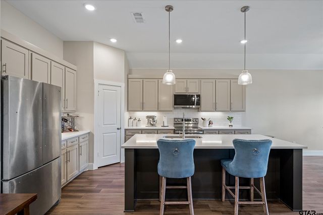 1888 Meadowview, Canton, TX 75103