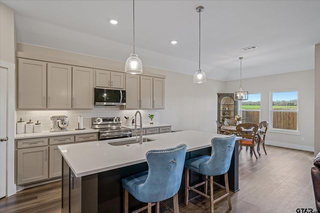 1888 Meadowview, Canton, TX 75103