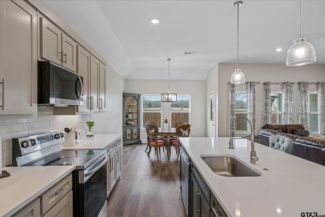 1888 Meadowview, Canton, TX 75103