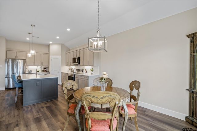 1888 Meadowview, Canton, TX 75103