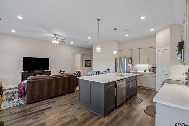 1888 Meadowview, Canton, TX 75103