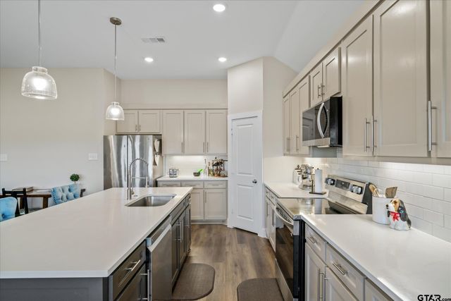 1888 Meadowview, Canton, TX 75103