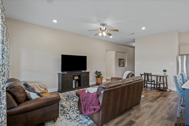 1888 Meadowview, Canton, TX 75103