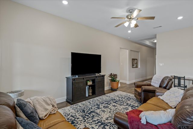 1888 Meadowview, Canton, TX 75103