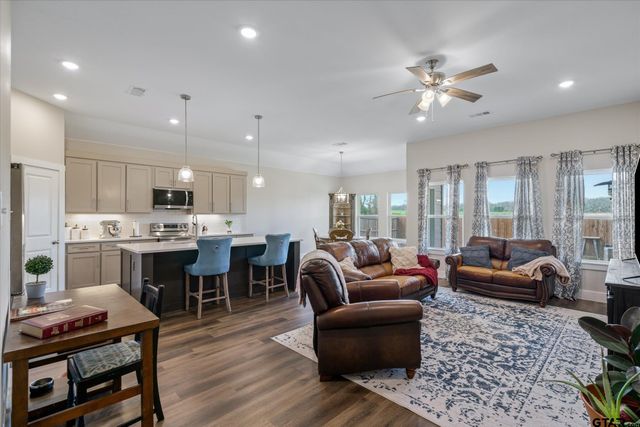 1888 Meadowview, Canton, TX 75103