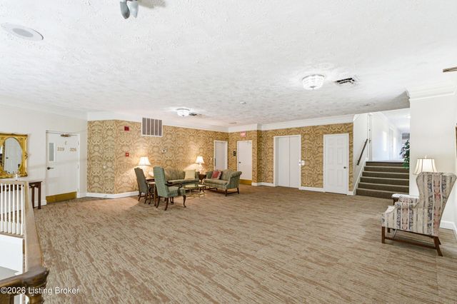 5800 Coach Gate Wynde APT 308, Louisville, KY 40207