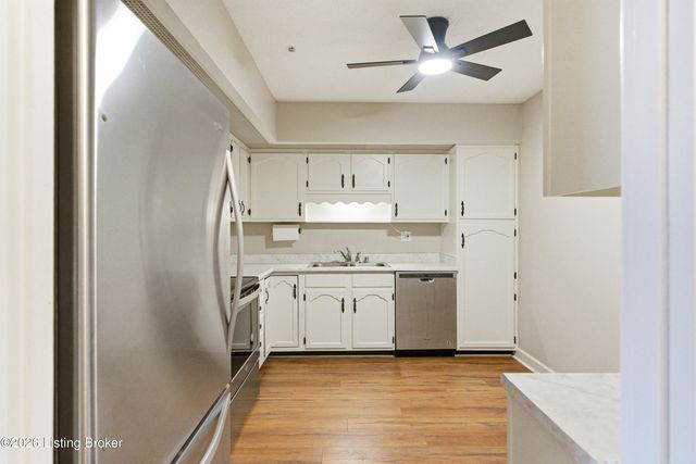 5800 Coach Gate Wynde APT 308, Louisville, KY 40207