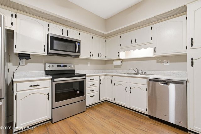 5800 Coach Gate Wynde APT 308, Louisville, KY 40207