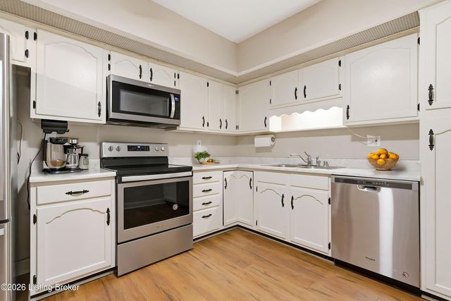 5800 Coach Gate Wynde APT 308, Louisville, KY 40207