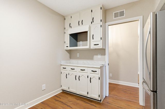 5800 Coach Gate Wynde APT 308, Louisville, KY 40207