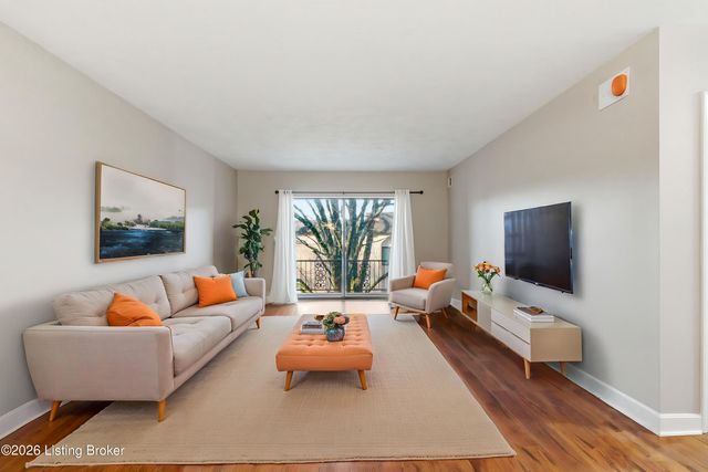 5800 Coach Gate Wynde APT 308, Louisville, KY 40207