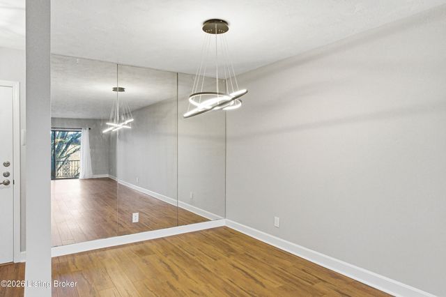 5800 Coach Gate Wynde APT 308, Louisville, KY 40207