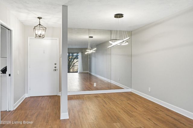 5800 Coach Gate Wynde APT 308, Louisville, KY 40207