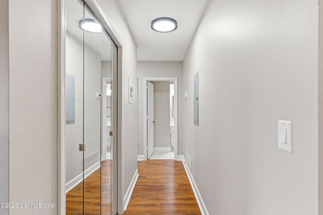 5800 Coach Gate Wynde APT 308, Louisville, KY 40207