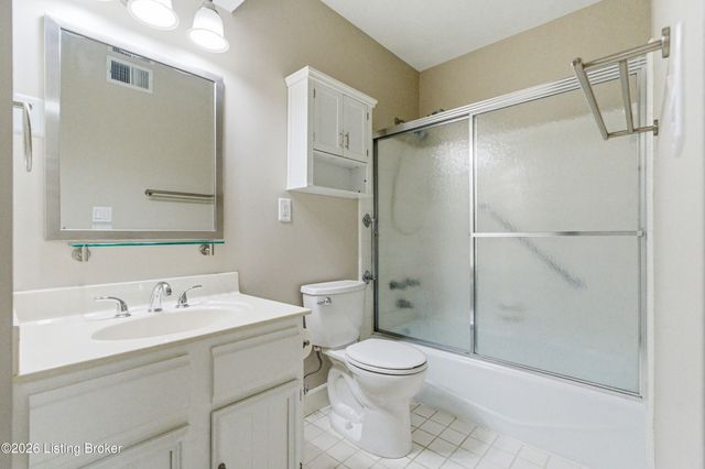 5800 Coach Gate Wynde APT 308, Louisville, KY 40207