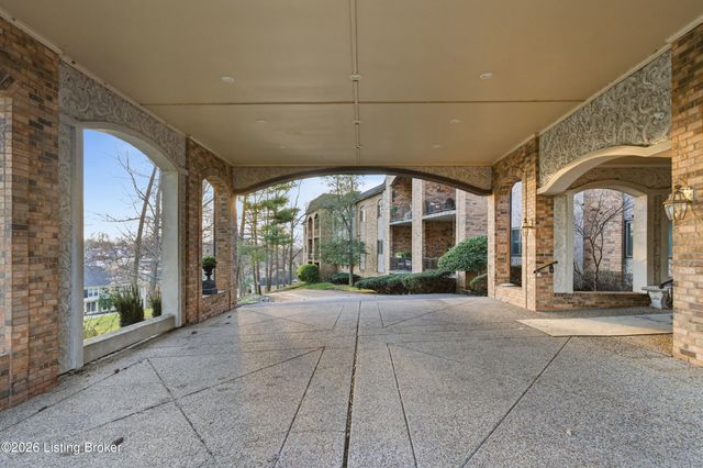 5800 Coach Gate Wynde APT 308, Louisville, KY 40207