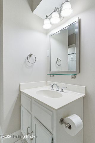 5800 Coach Gate Wynde APT 308, Louisville, KY 40207