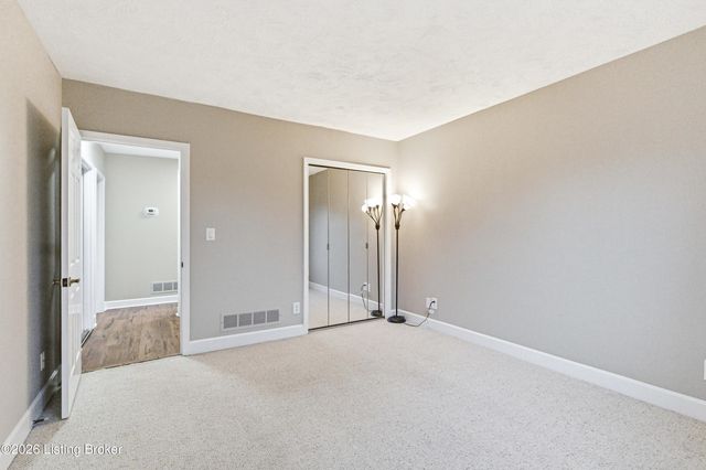 5800 Coach Gate Wynde APT 308, Louisville, KY 40207