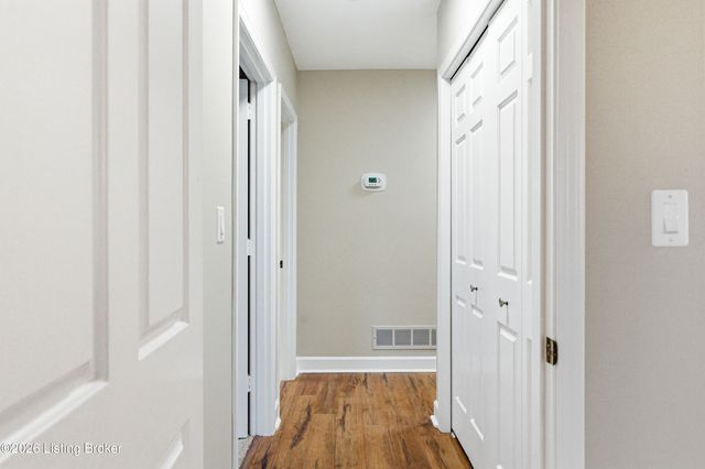 5800 Coach Gate Wynde APT 308, Louisville, KY 40207