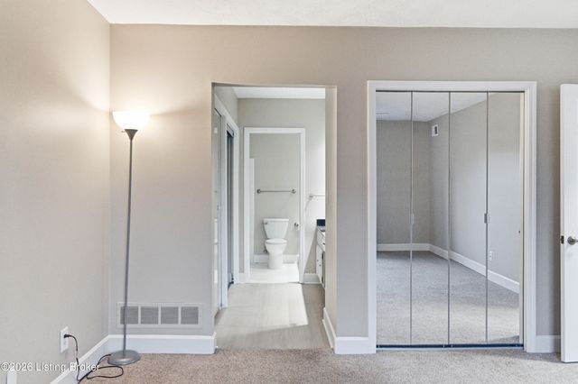 5800 Coach Gate Wynde APT 308, Louisville, KY 40207