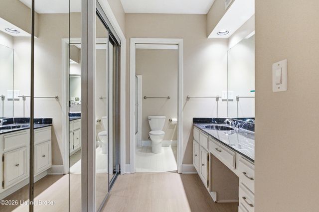 5800 Coach Gate Wynde APT 308, Louisville, KY 40207