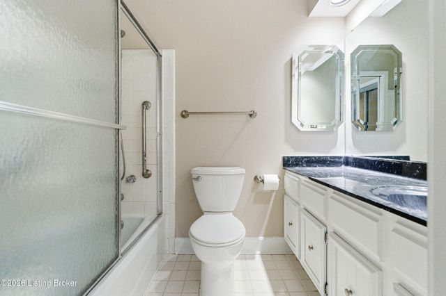 5800 Coach Gate Wynde APT 308, Louisville, KY 40207