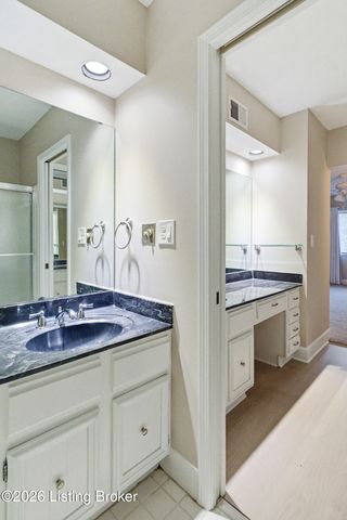 5800 Coach Gate Wynde APT 308, Louisville, KY 40207