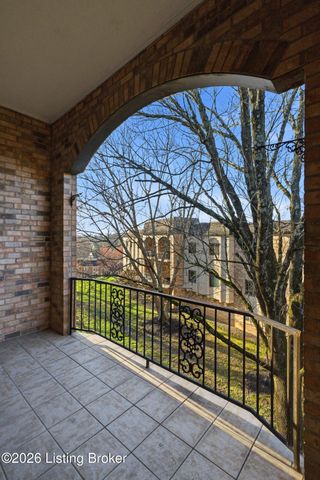 5800 Coach Gate Wynde APT 308, Louisville, KY 40207