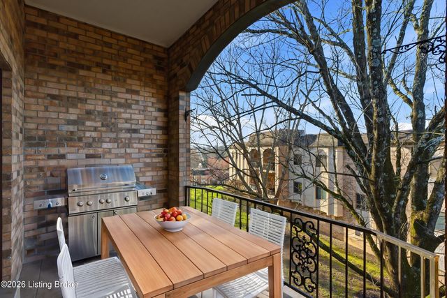 5800 Coach Gate Wynde APT 308, Louisville, KY 40207