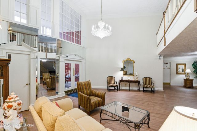 5800 Coach Gate Wynde APT 308, Louisville, KY 40207