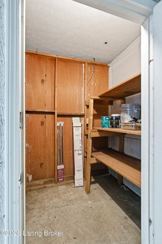 5800 Coach Gate Wynde APT 308, Louisville, KY 40207