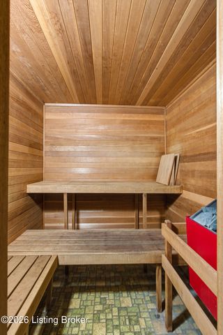 5800 Coach Gate Wynde APT 308, Louisville, KY 40207