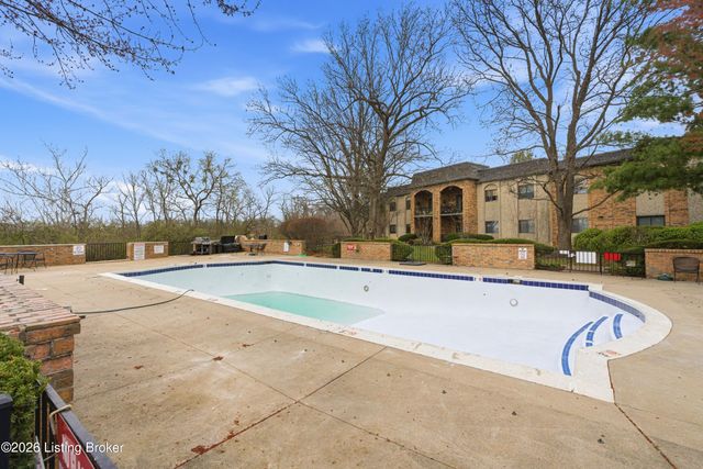 5800 Coach Gate Wynde APT 308, Louisville, KY 40207