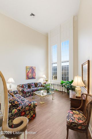 5800 Coach Gate Wynde APT 308, Louisville, KY 40207