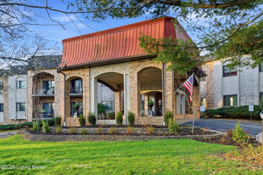 5800 Coach Gate Wynde APT 308, Louisville, KY 40207