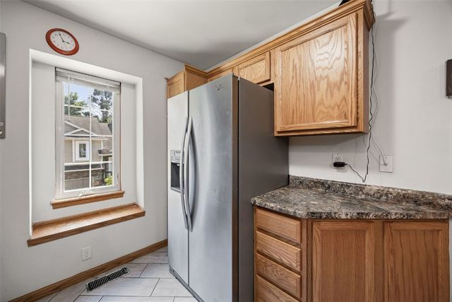 1050 Twilight Dr, North Liberty, IA 52317