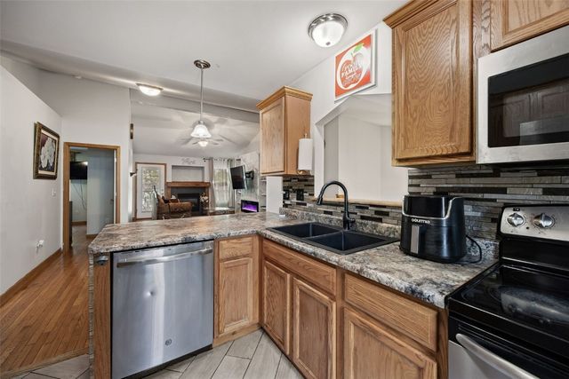 1050 Twilight Dr, North Liberty, IA 52317