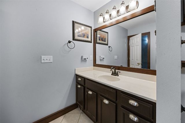 1050 Twilight Dr, North Liberty, IA 52317