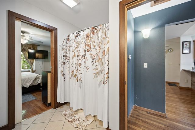 1050 Twilight Dr, North Liberty, IA 52317