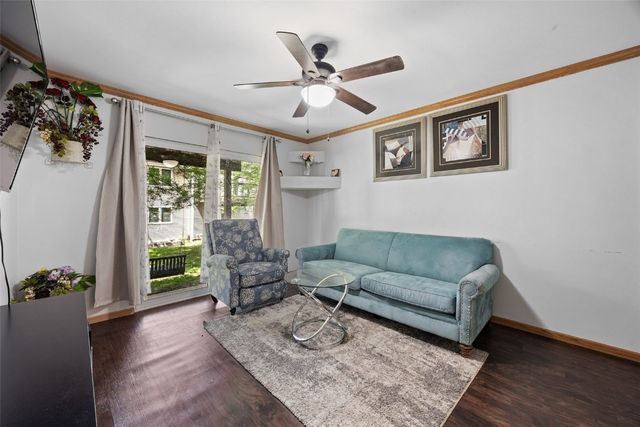 1050 Twilight Dr, North Liberty, IA 52317