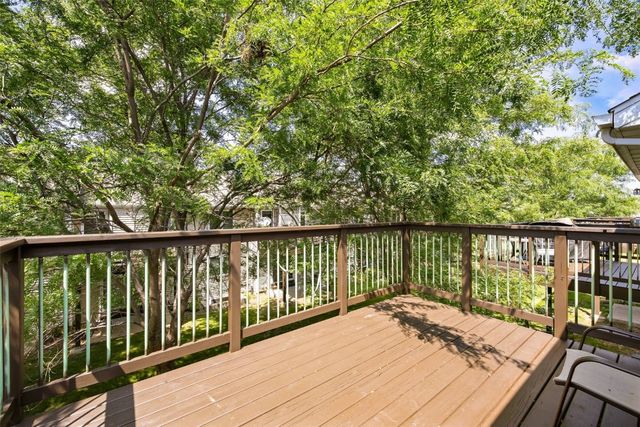 1050 Twilight Dr, North Liberty, IA 52317