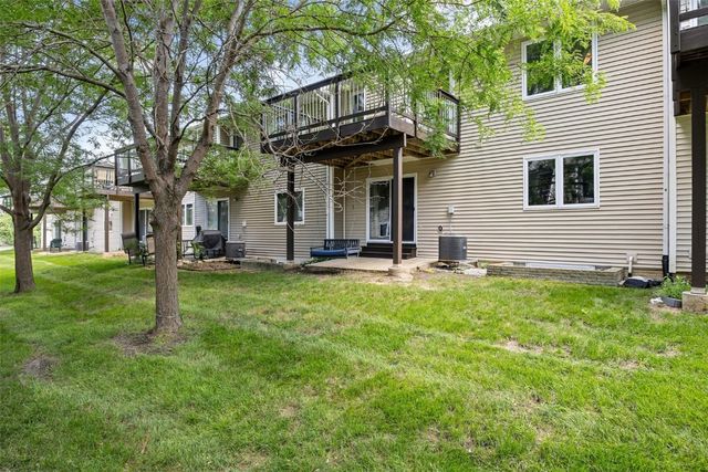 1050 Twilight Dr, North Liberty, IA 52317